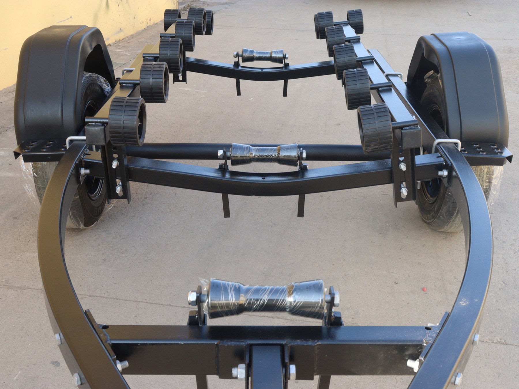 WSAR Outdoor trailer overview showing both curved side rails